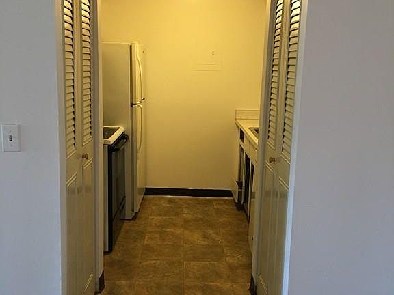 4th image of 135 Grove St APT 130