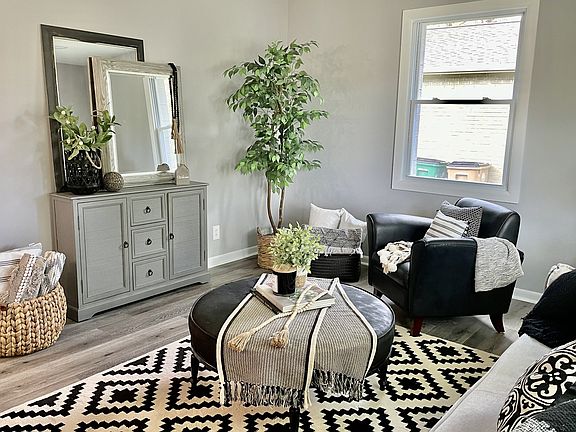 5th image of 304 McArthur Dr