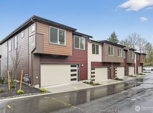 Senderos, Kirkland, WA 98034