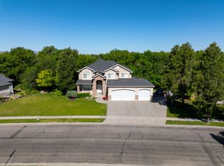 1366 Fox Pointe Dr, Kaysville, UT 84037