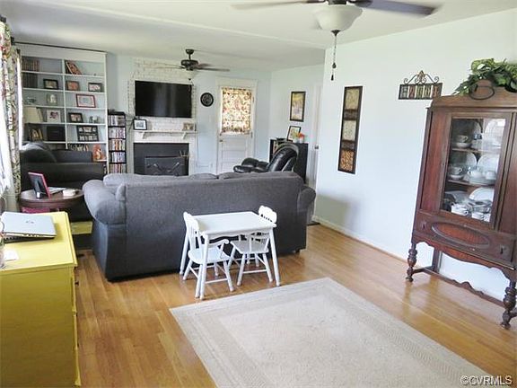 4th image of 7983 Kenmore Dr