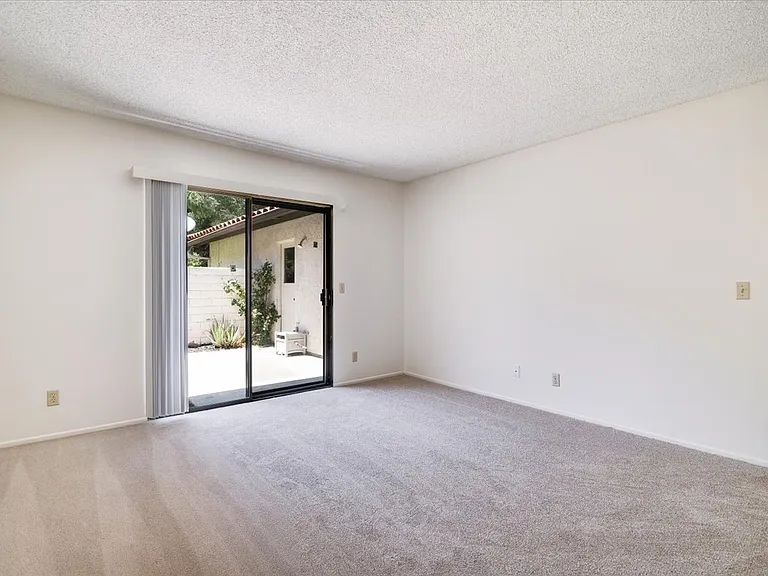 18 Stanford Cir — Photo 29