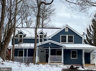 106 Burry Ln, Cresco, PA 18326