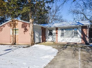 254 Dundee Pkwy, Buffalo Grove, IL 60089