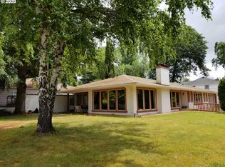 219 W Riverside Dr, Roseburg, OR 97470