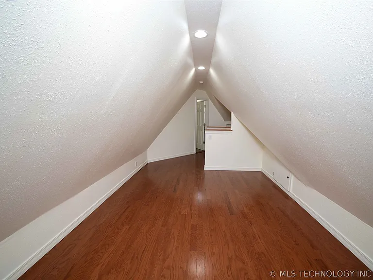 1740 S Yorktown Ave — Photo 19