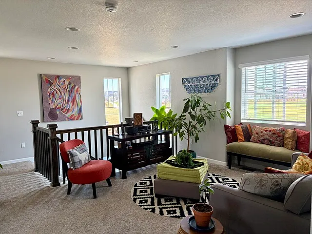 Bright, beautiful loft/flex space