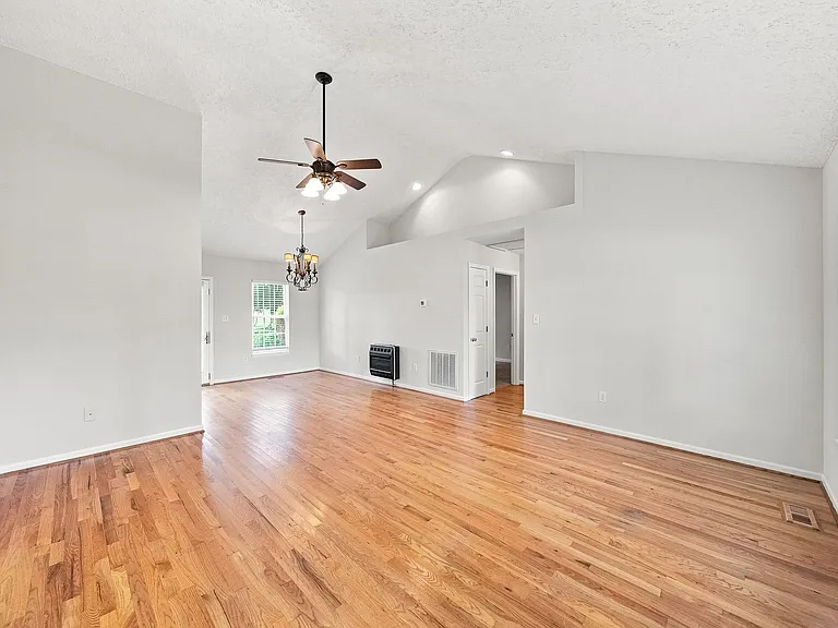 2441 Longford Dr — Photo 15