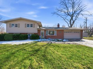 6 E Anchor Dr, Oswego, IL 60543