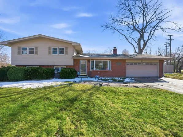 6 E Anchor Dr, Oswego, IL 60543