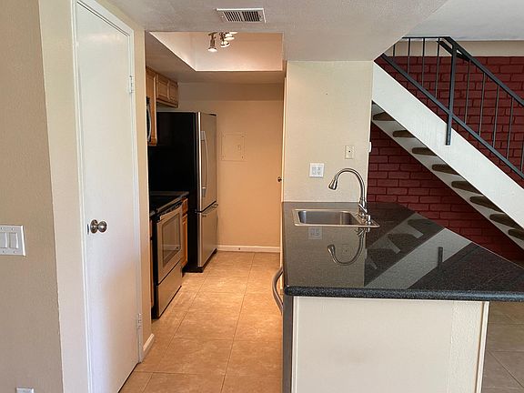4th image of 72664 Willow St Unit 2