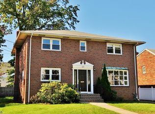 825 Lindegar St, Linden, NJ 07036