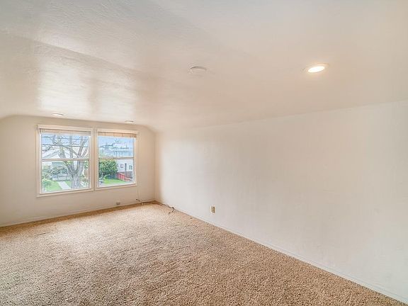 3rd image of 424 W Joaquin Ave