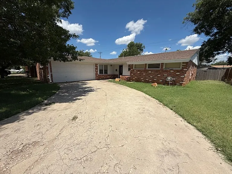 2125 S Willis St — Photo 1