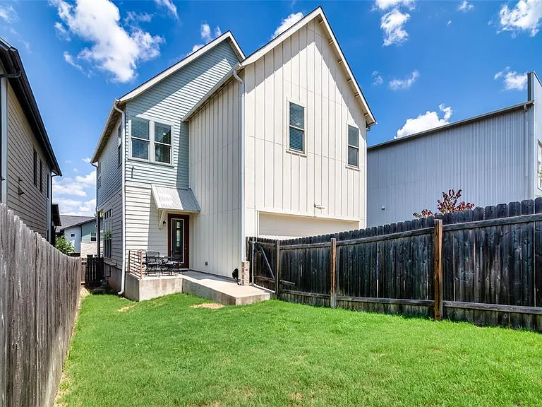 6025 Seville Dr — Photo 6