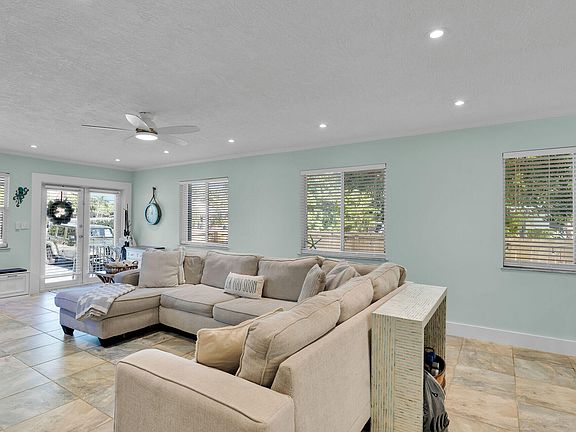 5th image of 202 Hibiscus St