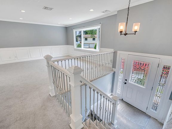 5th image of 10 Evelyn Dr