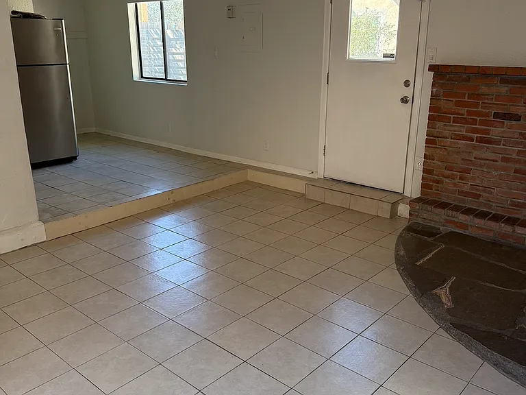 203 Vassar Dr SE #B — Photo 3
