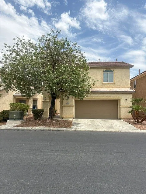 3 bed, 2.5 bath, 2066 sqft, $1,950 — Photo 2