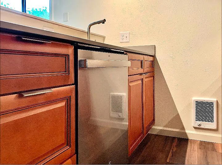 2310 Benton Ave — Photo 3