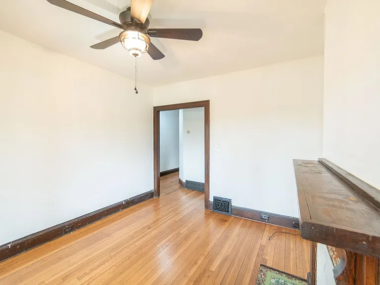2215 W 14th St — Photo 3