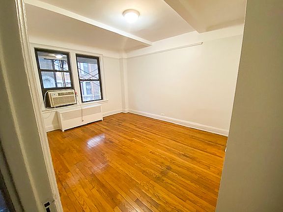 5th image of 215 W 83rd St APT 4D