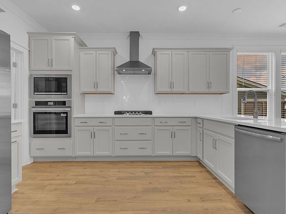 5th image of 643 Conifer Dr