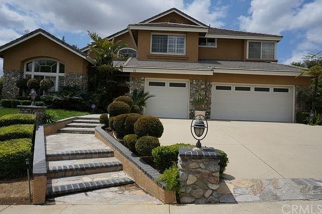 Frontview of home with 3 car garage