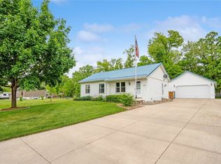 120 Circle Dr, Springville, IA 52336
