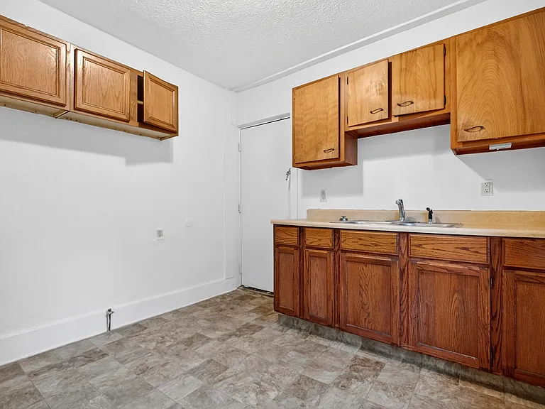 235 Nieman St — Photo 4