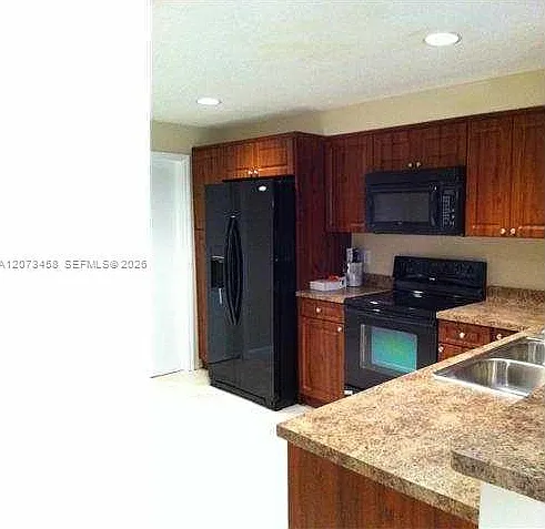Sectors 3 & 4 Boundary Pl — Photo 3