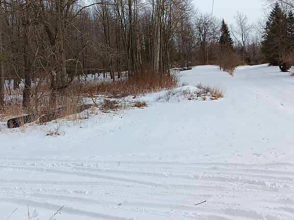 3rd image of Secluded Acres Dr