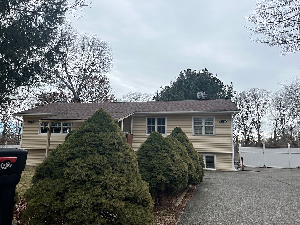 1st image of 192 Mastic Blvd E