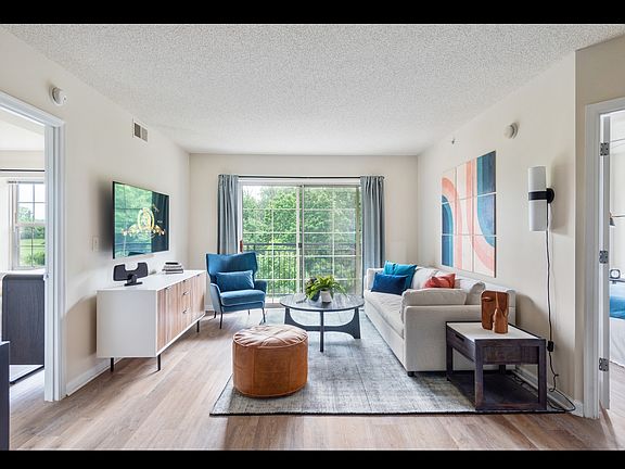 5th image of 5405 Tuckerman Ln #1-516