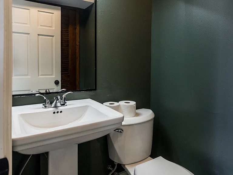 1421 Van Dyke St — Photo 21