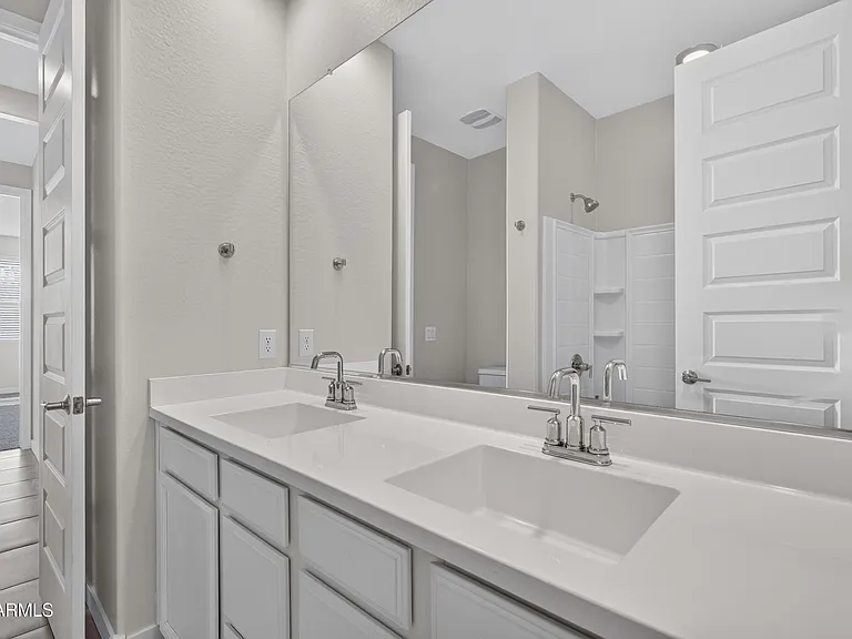 3737 S 64th Ln — Photo 32