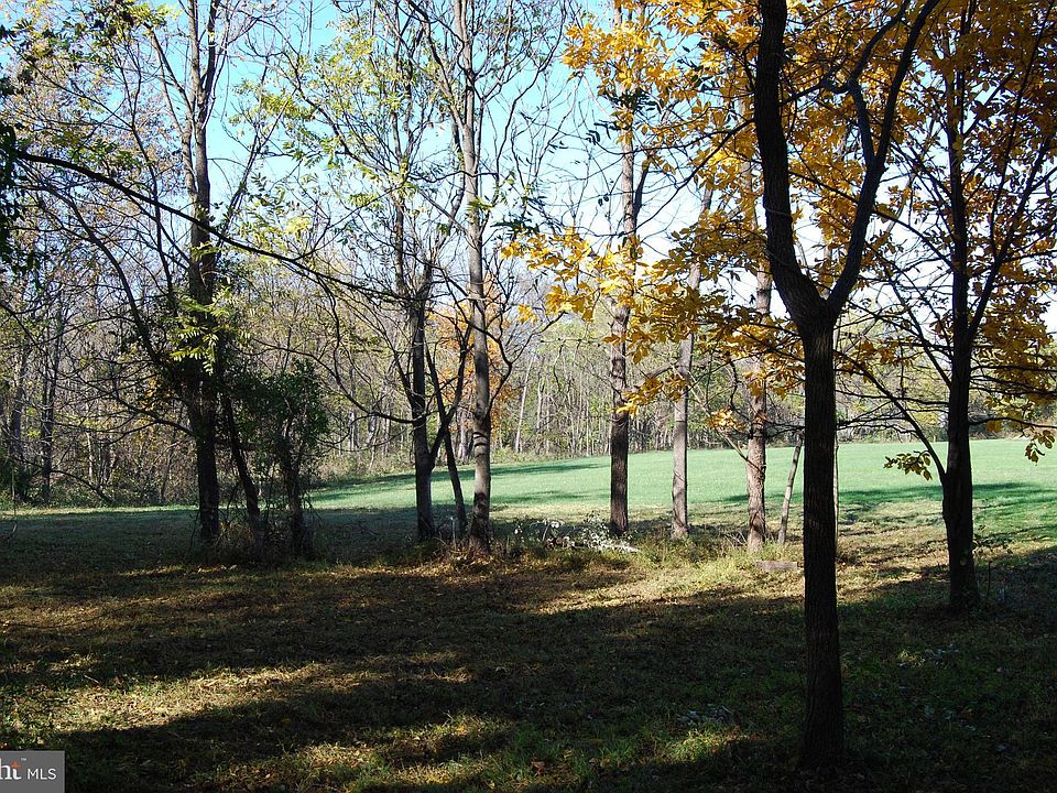 1st image of 17 Stormfield Dr E