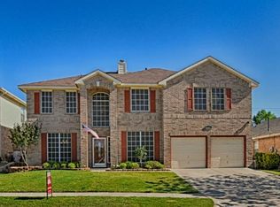 211 Camp Creek Dr, Arlington, TX 76002