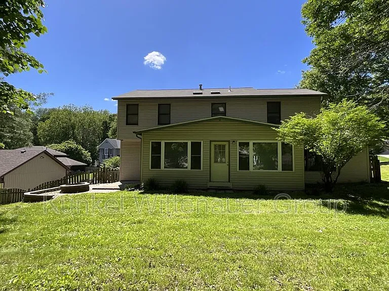 2020 Greenbrier Dr — Photo 36