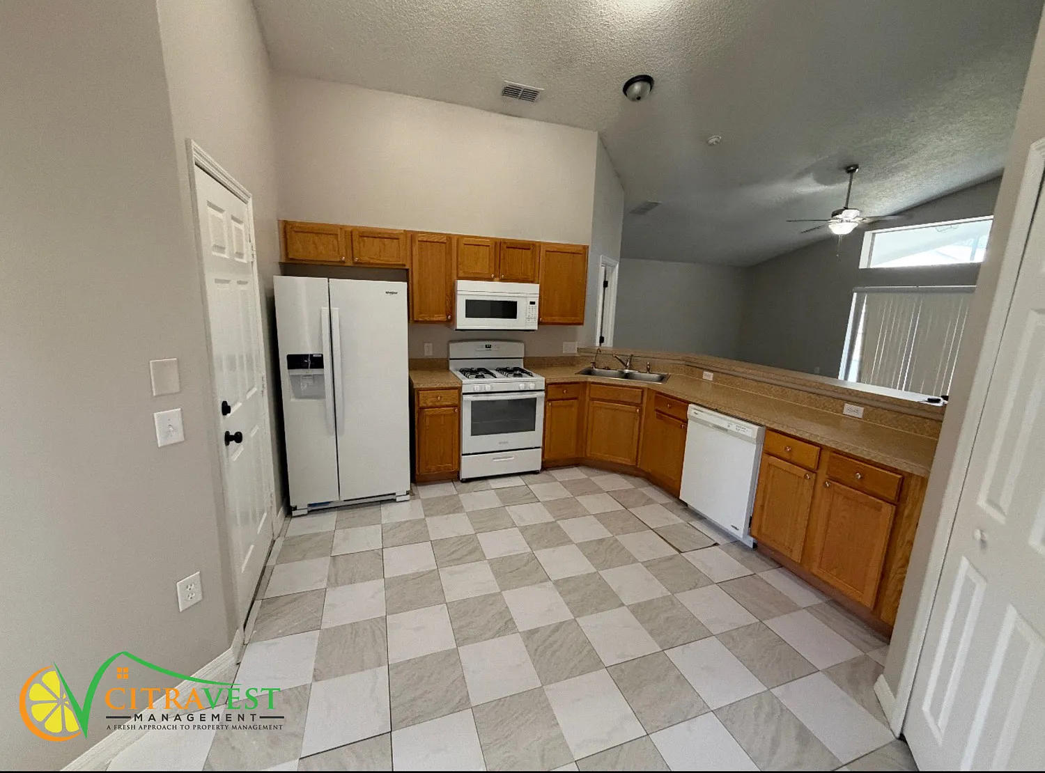 Davenport 3 Bed, 2 Bath - Fenced in yard and Lanai! — Photo 2