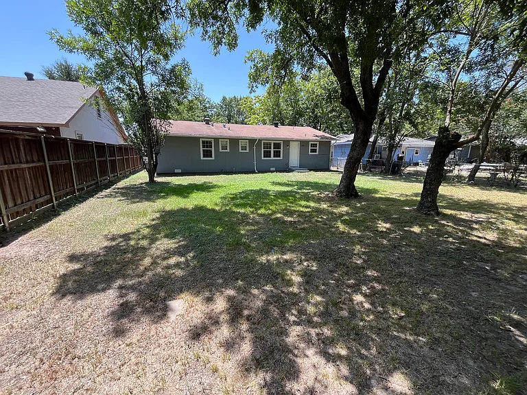 11303 Trail Ln — Photo 21