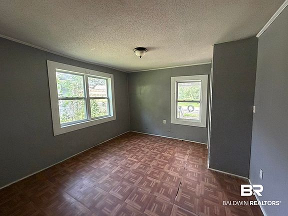 4th image of 2411 Columbus Ave