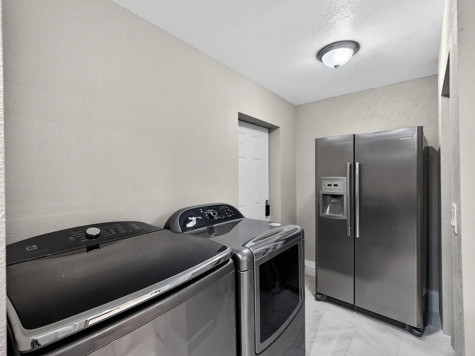 4 bed, 2.0 bath, 2084 sqft, $910 — Photo 4