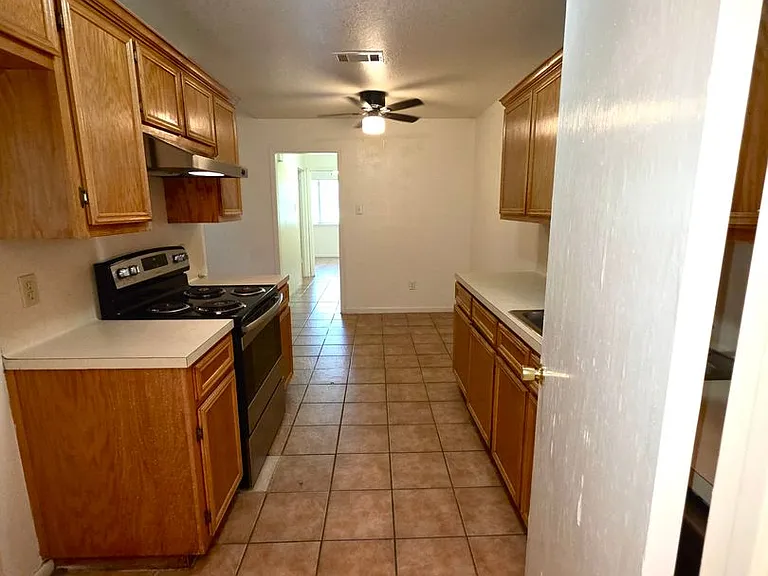 1705 Taylor St — Photo 7
