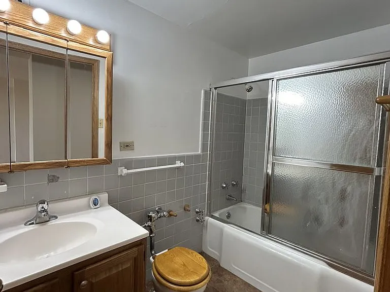 4180 Marine Terrace Apartments — Photo 83