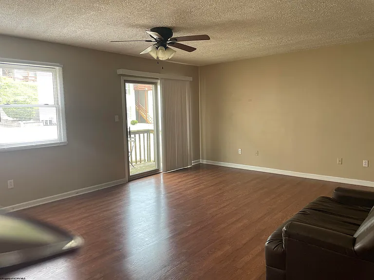 206 Stonegate Cir — Photo 4