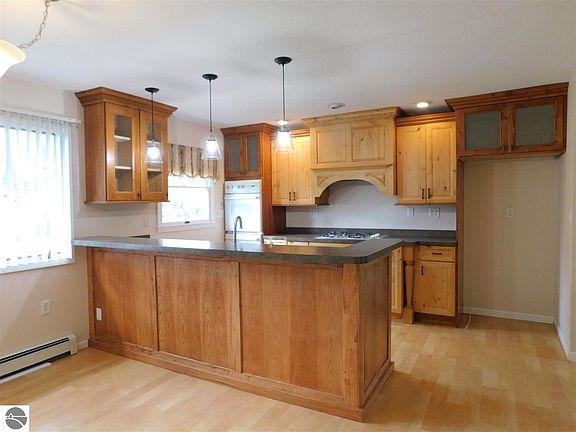 2nd image of 617 N 1st Ave