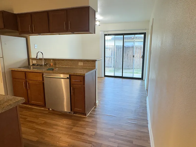 1009 Nimrod Ct #B — Photo 6