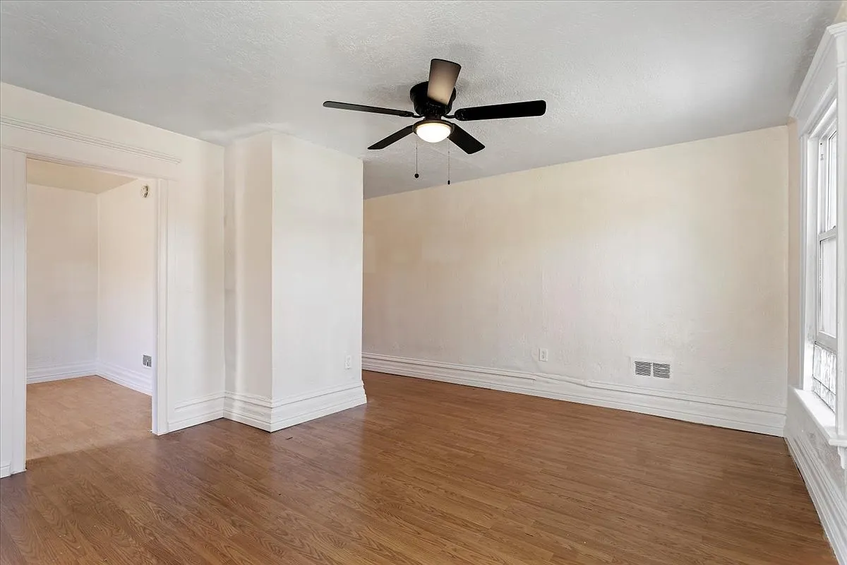 685 27th Street - 4 — Photo 3
