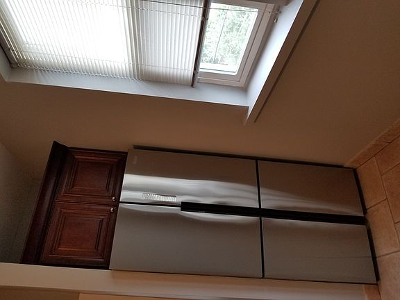 4th image of 6752 N Lakewood Ave #2
